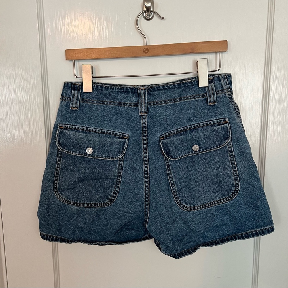 Levi’s • vintage high rise shorts